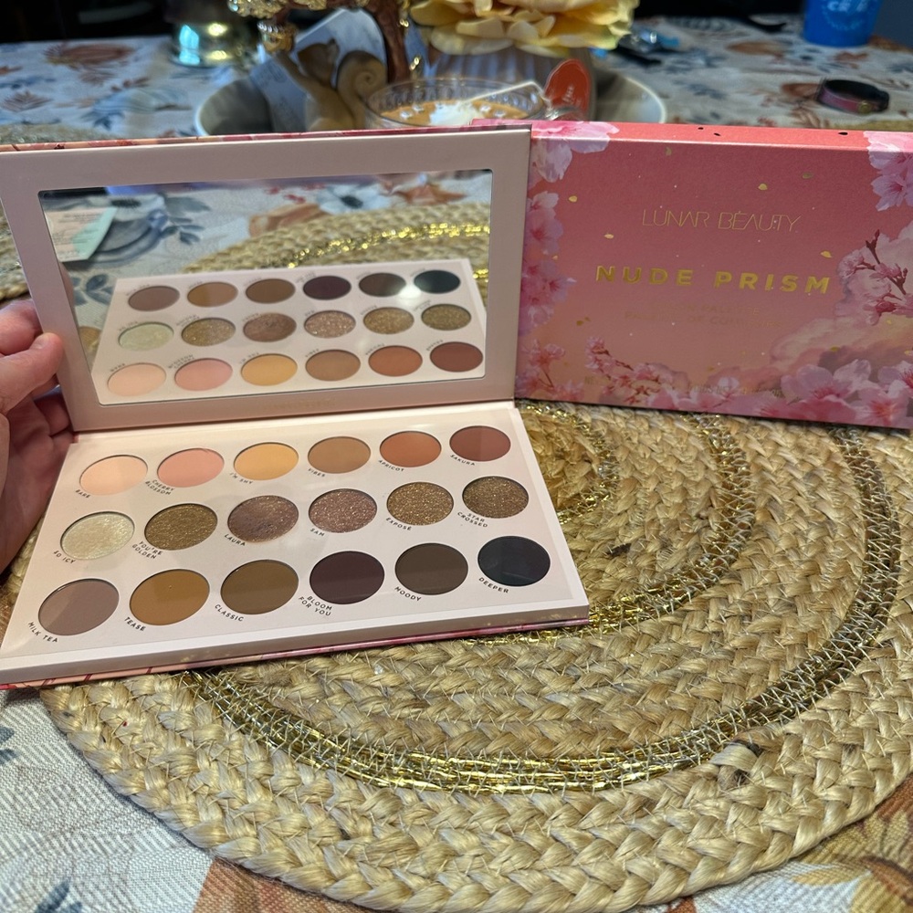 Nude prism palette